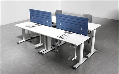 Höhenverstellbarer Arbeitsplatzschreibtisch
